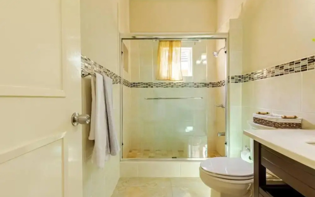 Modern 2br House W/pool and Sea View in Ocho Rios