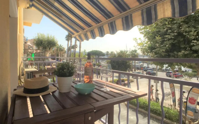 Le 2 - Un balcon sur le Port