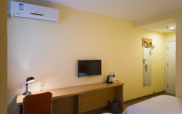 Home Inn (Guangzhou Shayuan Metro Station)