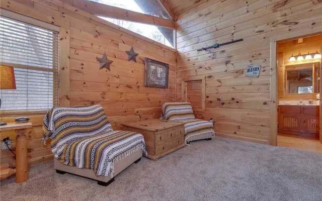 Bear Paws - Two Bedroom Cabin
