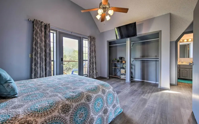 Scenic Hilltop Hideaway, Mins to River & Lake