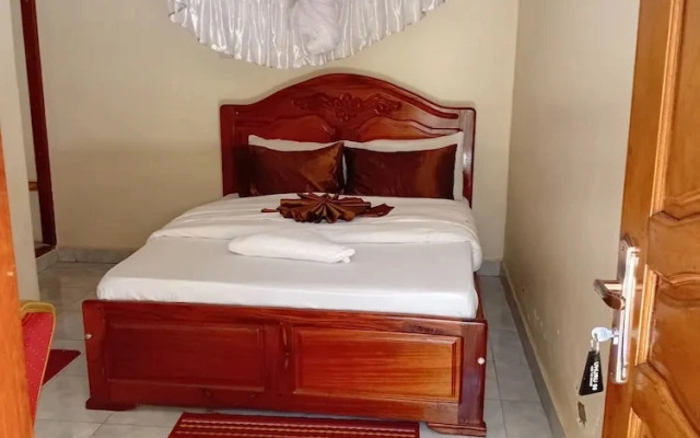 Uhuru 50 hotel kasese