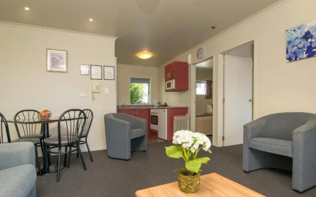 Aldan Lodge Motel