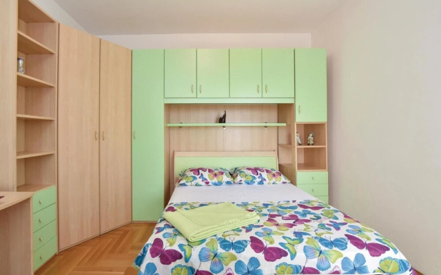 Nice Home in Seget Donji With Wifi and 12 Bedrooms