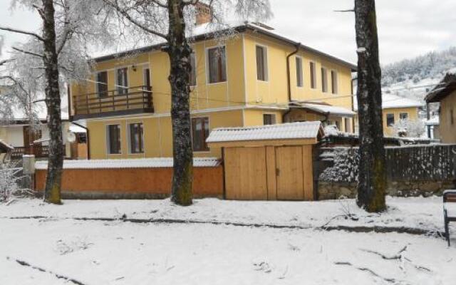 Отель Guest House Tsenovi вид на фасад