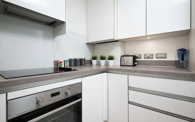 Stunning 2BR Flat With Balcony