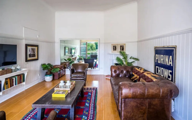 Cherry Blossom / 2-bed Home on Osea Island, Essex