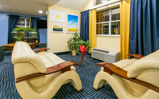 Days Inn & Suites by Wyndham Pryor
