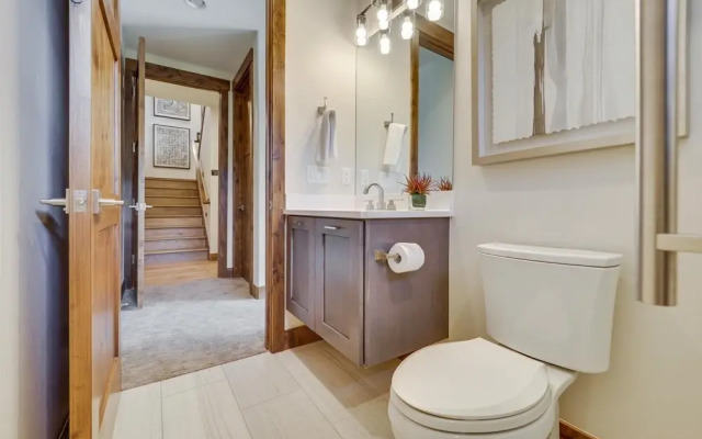 Wolverine Lookout 3 Bedroom Townhouse by Redawning