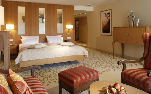 Golden Bridge Holiday Hotel