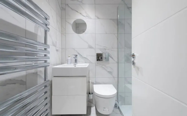 Exquisite 3BR Duplex Apartment, Air-con& Amenities