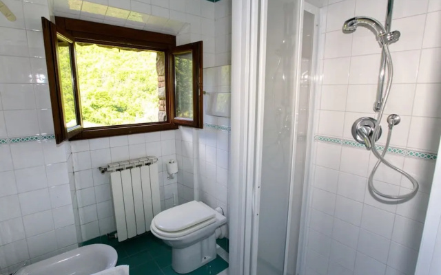 Stylish Holiday Home in Castelnuovo Dei Sabbioni with Pool
