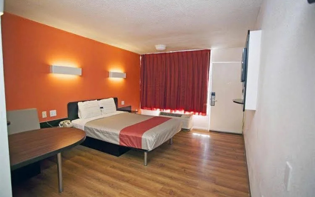 Motel 6 Van Buren
