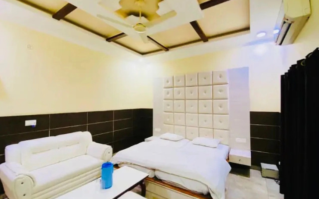 Shri Ram Hotel