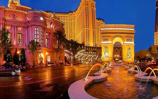 Отель Paris Las Vegas Resort & Casino США, Лас-Вегас - 12 отзывов об отеле, цены и фото номеров - забронировать отель Paris Las Vegas Resort & Casino онлайн вид на фасад