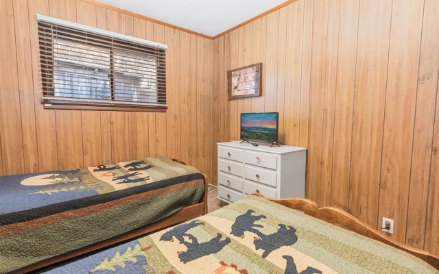 RedAwning Lakefront Retreat