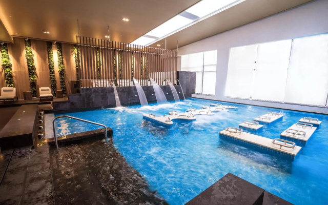 Minggu Spa & Club