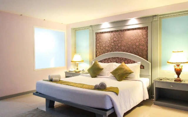 Convenient Grand Hotel