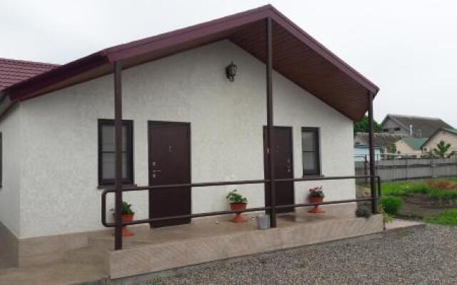 Гостиница Guest House Na Svetloy в Буденновске отзывы, цены и фото номеров - забронировать гостиницу Guest House Na Svetloy онлайн Буденновск вид на фасад
