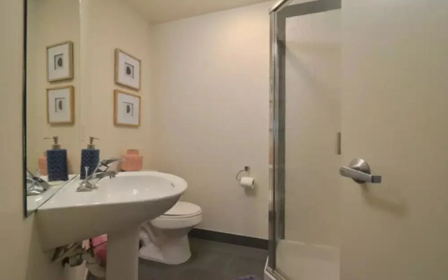 High Rise 2bd 2bth Home Pike Place