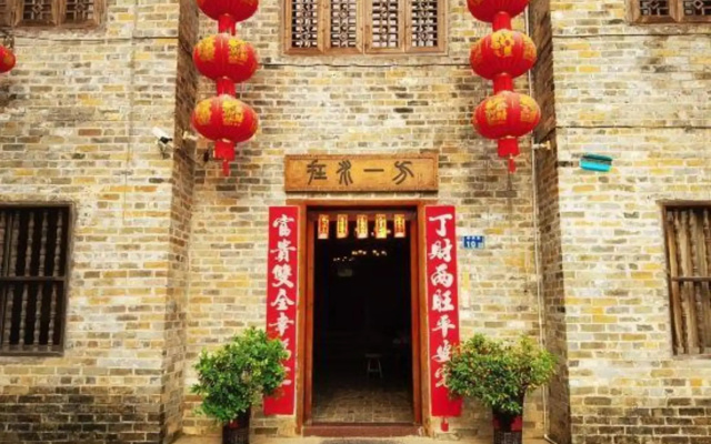 Zaishui Yifang Inn (Zhaoping Huangyao Ancient Town Longzhu)