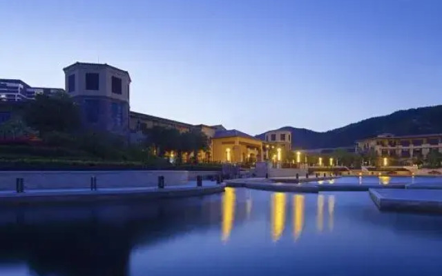 Hazens East Resort Hotel