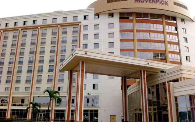 Movenpick Ambassador Hotel Accra вид на фасад