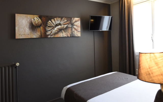 Golden Tree Hotel
