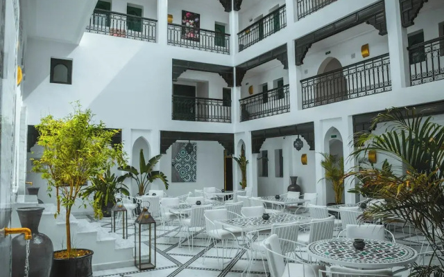 555 Hotel Clubbing Adults Only