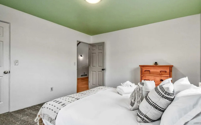 4brfireplace & Mountain Viewsdog-friendly & Hiking Nearby!