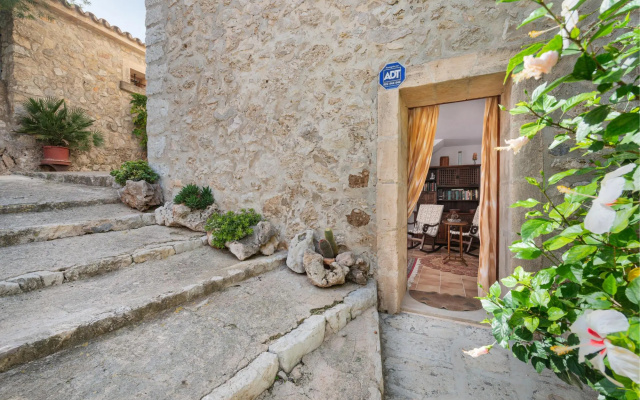 ES PUJOLS - Chalet with terrace in Campanet. Free WiFi