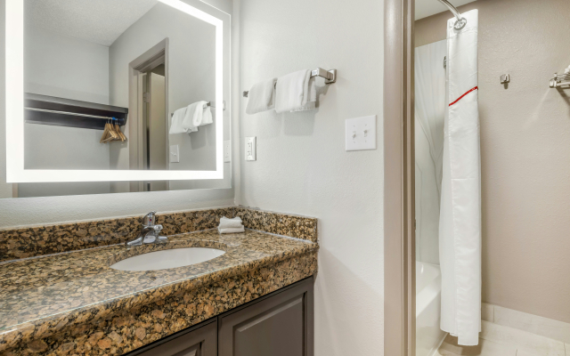 Red Roof Inn & Suites Newport News