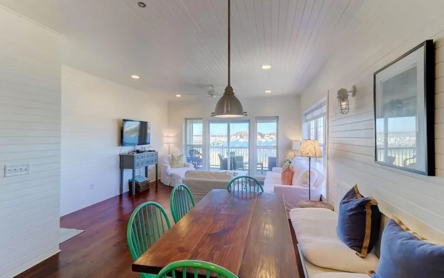 124 Waters Edge