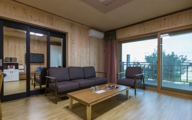 Uljin Blue Ara Pension