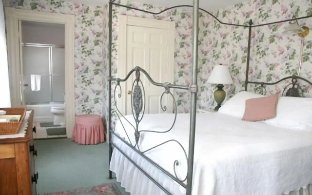 Inn at Old Harbor