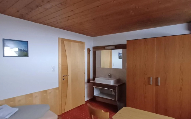 Apartment in Ski Paradise Near Trails