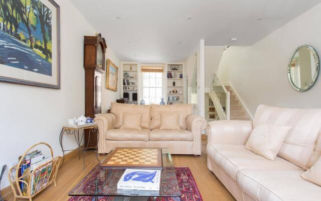 Апартаменты Onefinestay - Holland Park Apartments Лондон комната для гостей