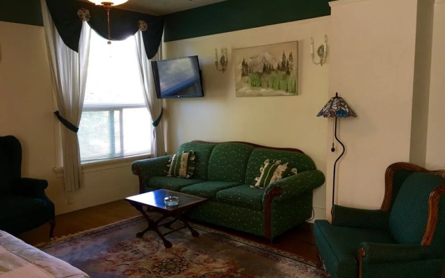 Mount Shasta Ranch Bed & Breakfast