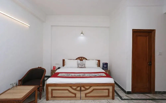 OYO 10072 Hotel Amrit Regency