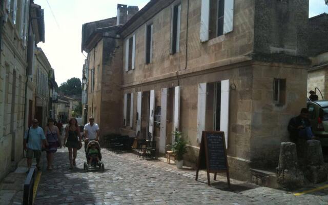 Отель Les Logis Du Roy Франция, Сент-Эмильон - отзывы, цены и фото номеров - забронировать отель Les Logis Du Roy онлайн вид на фасад