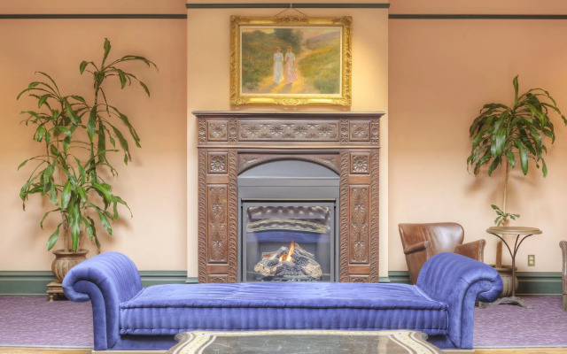 Montvale Hotel