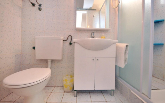 Awesome Apartment in Lokva Rogoznica With 2 Bedrooms