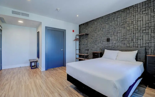 Dream Suites Near YYZ Airport