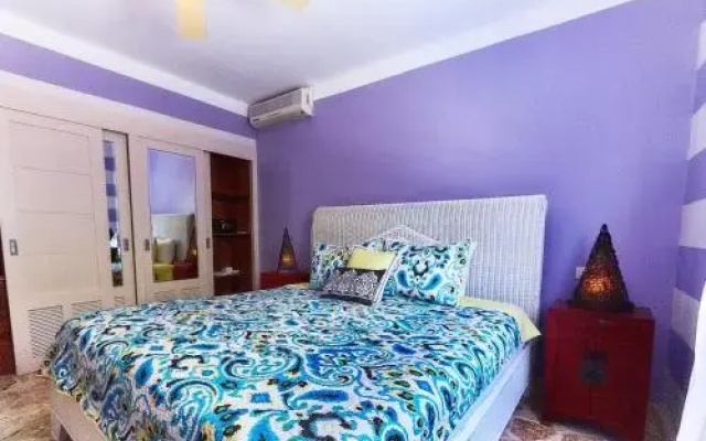 Beach House Larimar