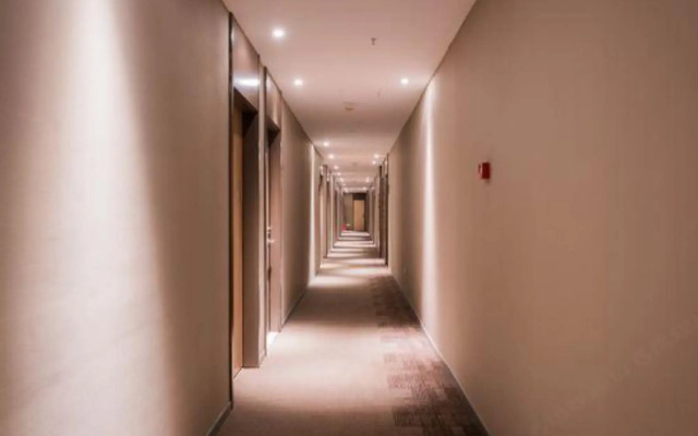 Homeinn (Nanchang Tengwang Pavilion, Yangming Park Metro Station)