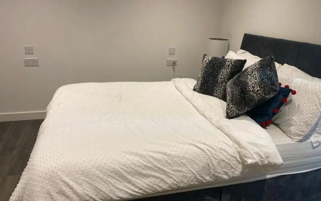 Immaculate 3-bed Apartment Homes in London