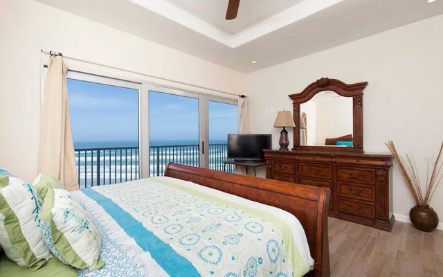 Aquarius Condominium 1001