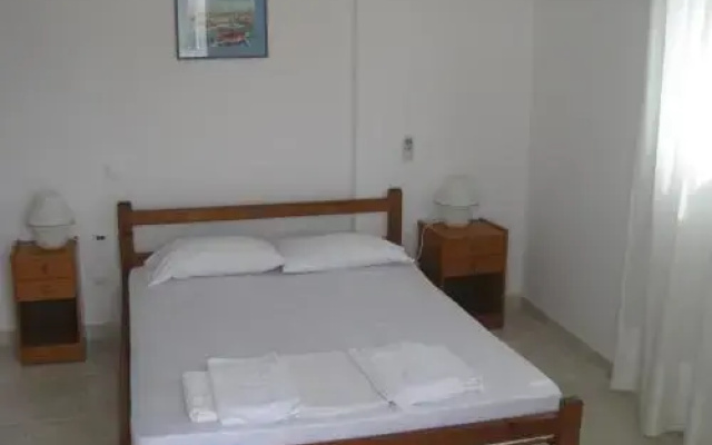 Maravelias House
