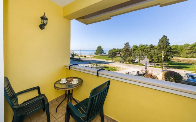 Beachfront Apartment Mareo 5