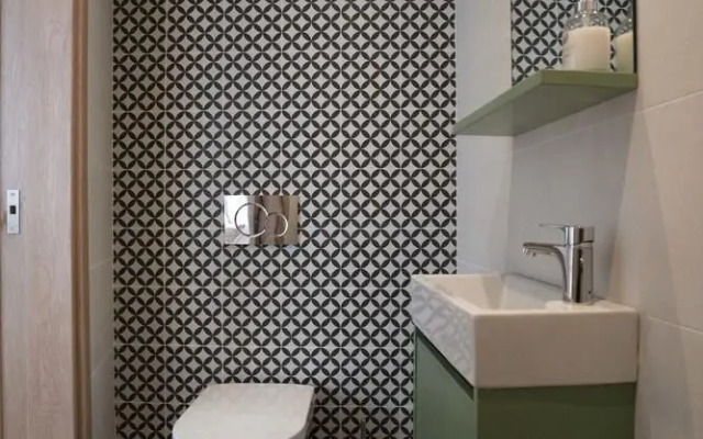Modern 2bed 2bath Loft in Acropolis area